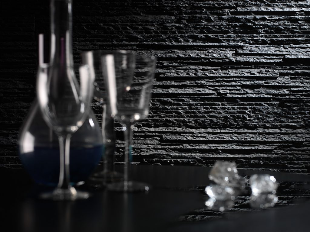 372 Anthracite Premier Design wall panel close up wine atrezzo